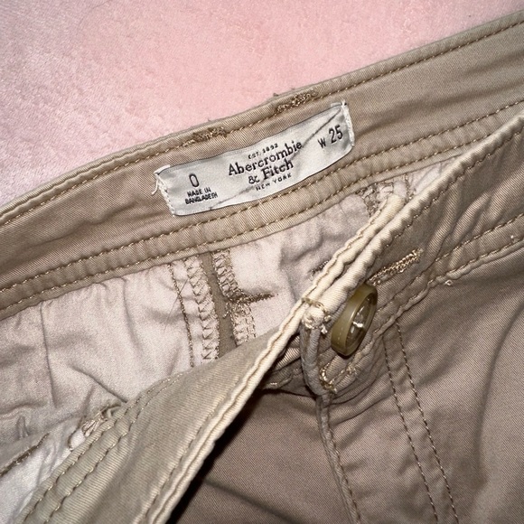 ABERCROMBIE & FITCH PLEATED FRONT KHAKI SHORTS · SIZE 0/25 - Picture 6 of 6